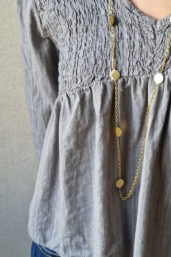 Blusa fruncida con hilo plateado gris