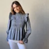 Blusa fruncida con volante gris