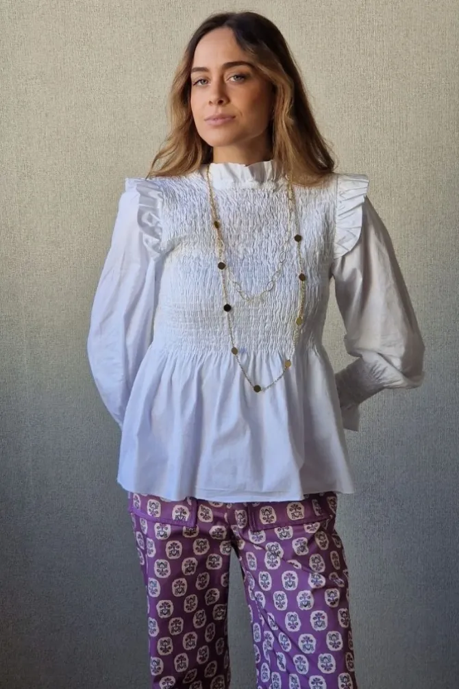 Blusa fruncida con volante blanca