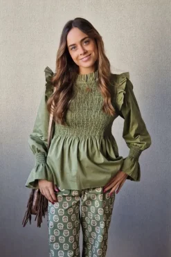 Blusa fruncida con volante verde militar