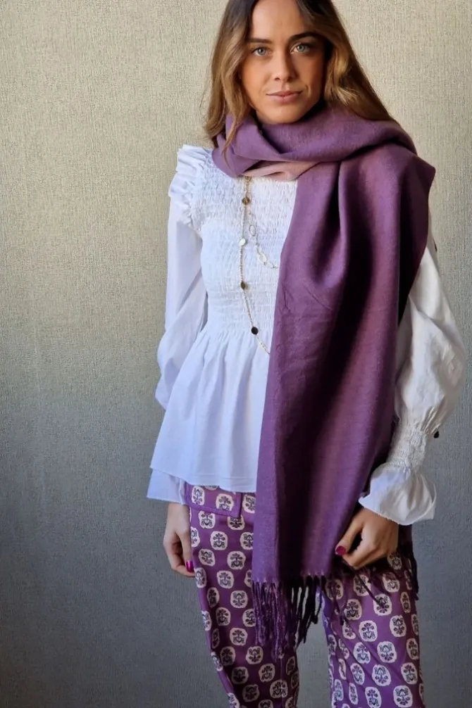 Blusa fruncida con volante blanca