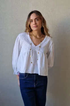 Blusa fruncido con hilo plateado blanco