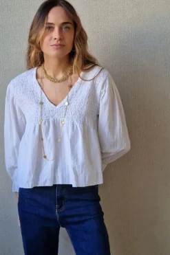 Blusa fruncido con hilo plateado blanco