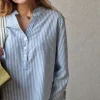Blusa rayas con botones azul