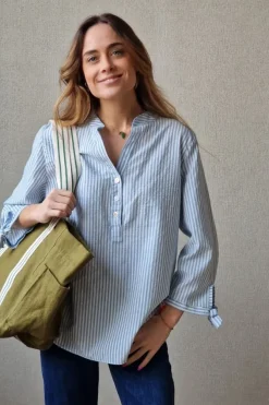 Blusa rayas con botones azul
