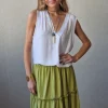 Blusa sin mangas cuello pico blanca