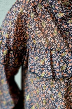 Blusa tipo gasa de flores azul
