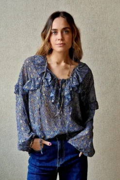 Blusa tipo gasa de flores azul