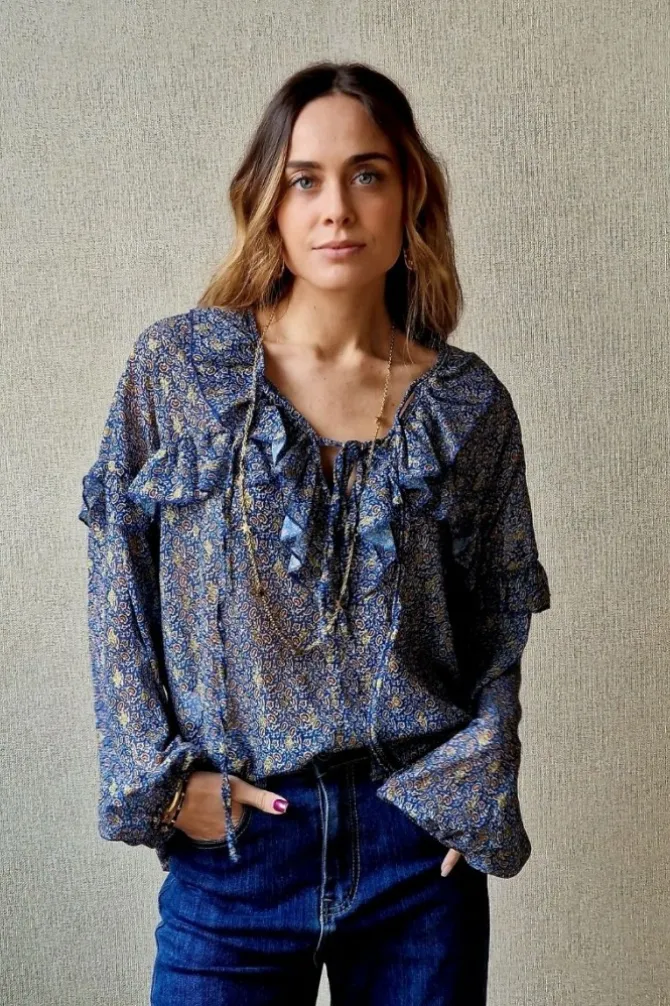 Blusa tipo gasa de flores azul