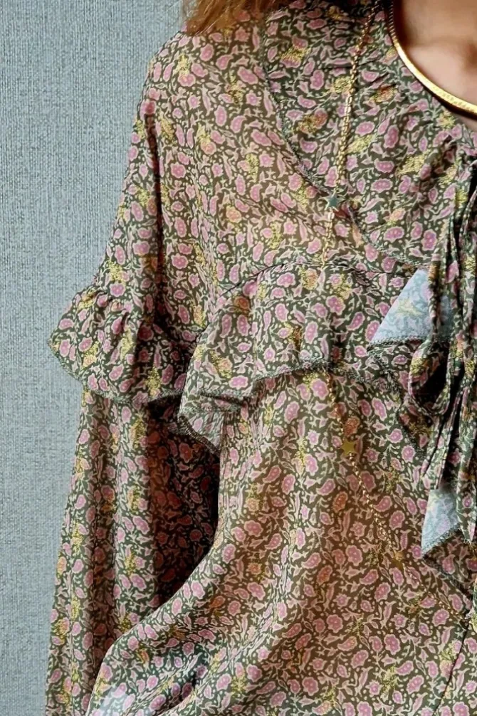 Blusa tipo gasa de flores verde militar