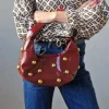 Bolso baguette granate con tachas