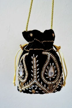 Bolso bombonera negro y dorada