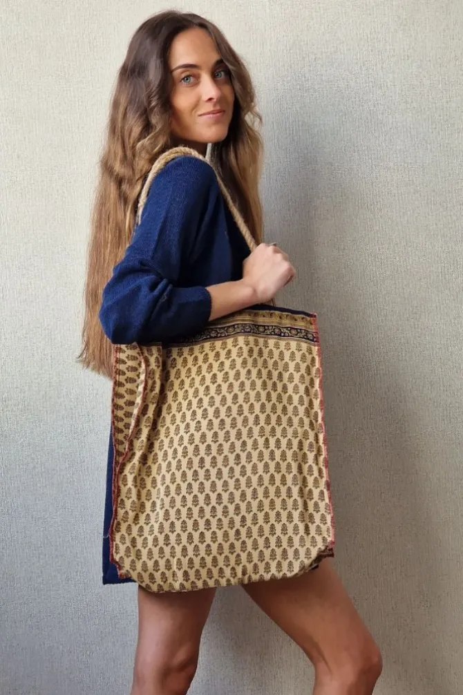 Bolso camel telas indias y yute