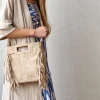 Bolso de ante con flecos beige