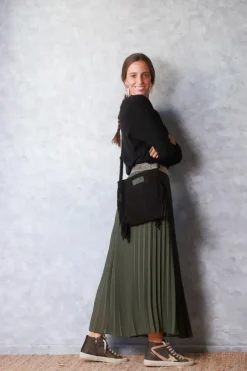 Bolso de ante con flecos negro