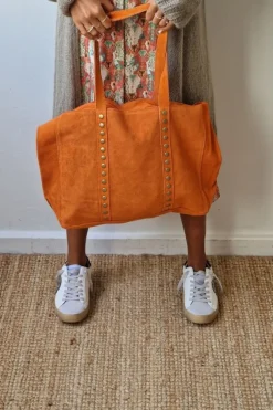 Bolso de ante shopping con tachuelas naranja