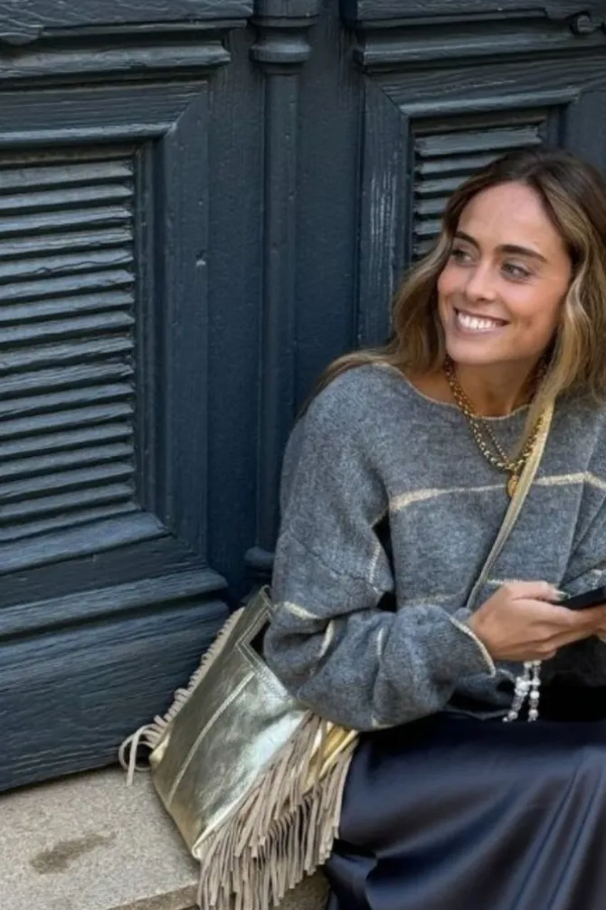 Bolso de piel con flecos dorado metalizado