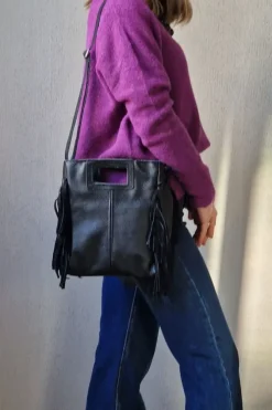 Bolso de piel con flecos negro