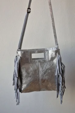 Bolso de piel con flecos plateado metalizado