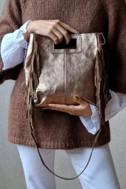 Bolso de piel con flecos cobre metalizado