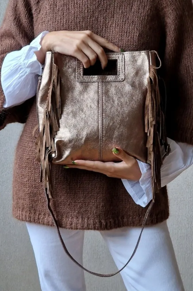 Bolso de piel con flecos cobre metalizado