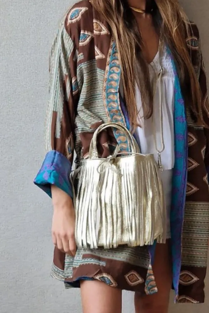 Bolso de piel liso con flecos dorado