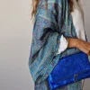 Bolso de piel metalizada con dos cadenas color azul