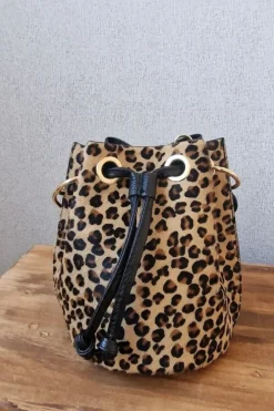 Bolso de piel tipo bombonera animal print