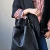 Bolso de piel trenzada negro
