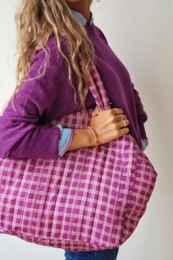 Bolso de tela acolchado con estampado de cuadros