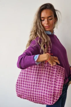 Bolso de tela acolchado con estampado de cuadros