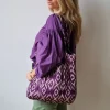Bolso de tela estampada ikat morado con opción de personalizarlo