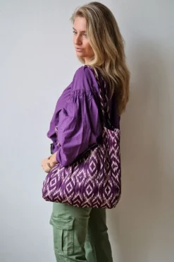 Bolso de tela estampada ikat morado con opción de personalizarlo