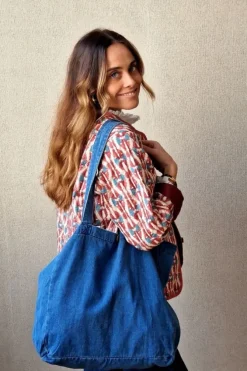 Bolso de tela vaquera oscura con opción de personalizarlo
