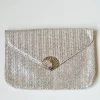 Bolso fiesta tipo rafia plateada y concha