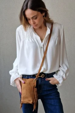 Bolso mini de ante y flecos camel