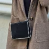 Bolso negro bandolera tachas