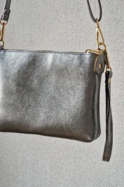 Bolso pequeño de piel plateado