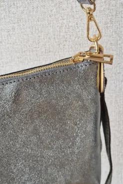 Bolso pequeño de piel plateado