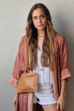 Bolso piel camel con cadena dorada