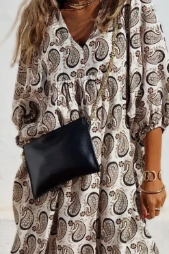 Bolso piel negro con cadena dorada