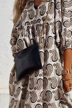 Bolso piel negro con cadena dorada