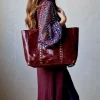 Bolso shopper tachuelas granate