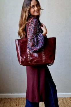 Bolso shopper tachuelas granate