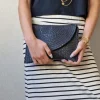 Bolso sobre tipo rafia negro