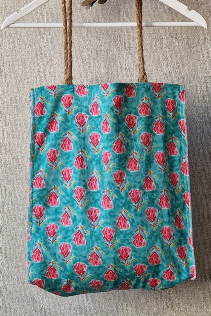 Bolso turquesa y fresa telas indias y yute
