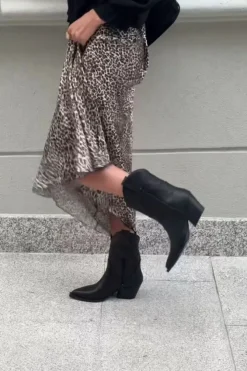 Botines negros tacón cowboy bordados