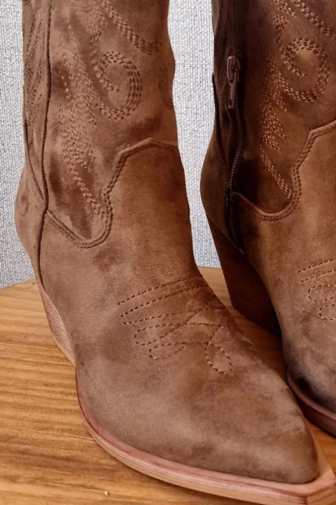 Botines tacón cowboy bordados