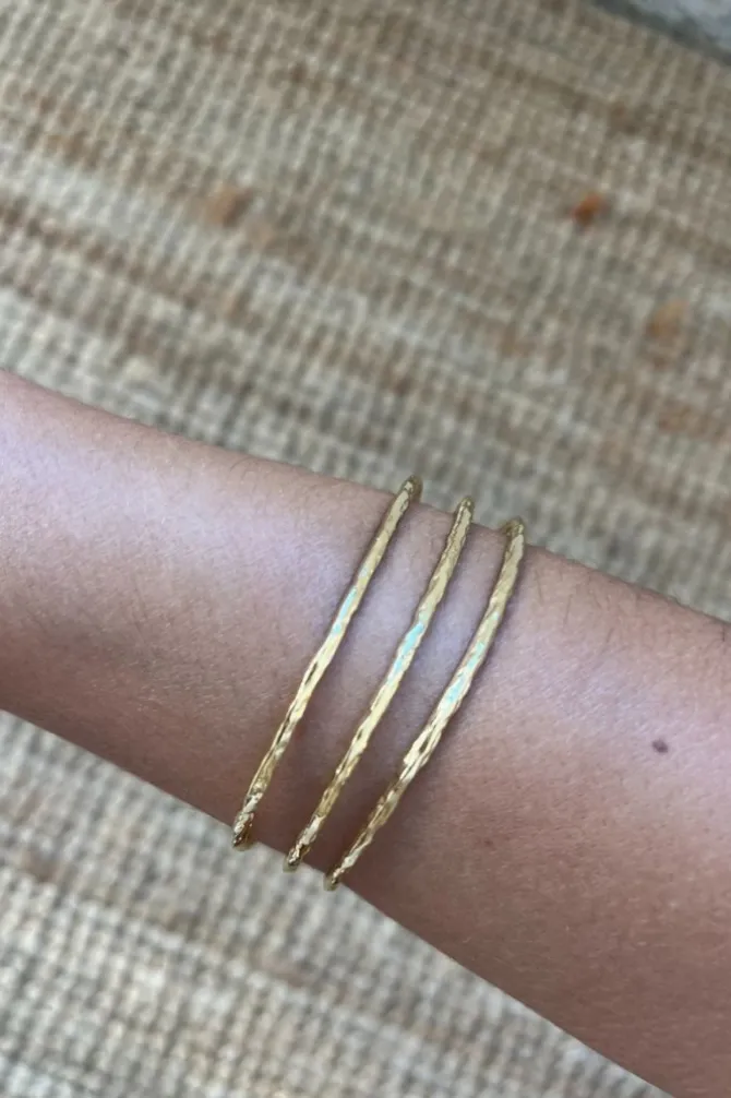 Brazalete dorado de acero de tres