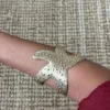 Brazalete dorado de acero con estrella de mar